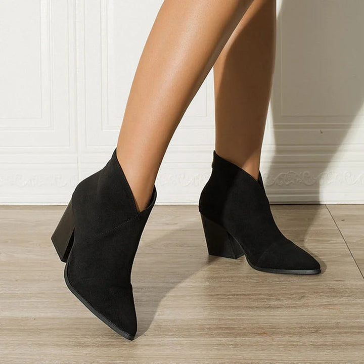 POINTED ANKLE BOOT WITH EFFECT
