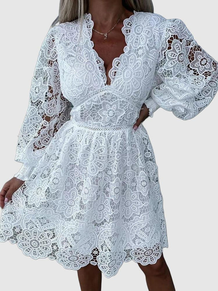 Elegant Lace Cocktail Dress with Floral Detailing